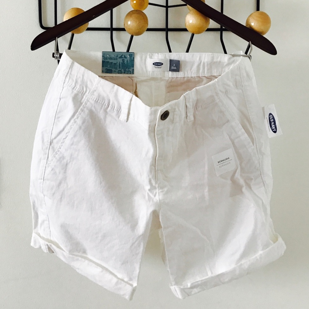 NWT Old Navy white Bermuda shorts